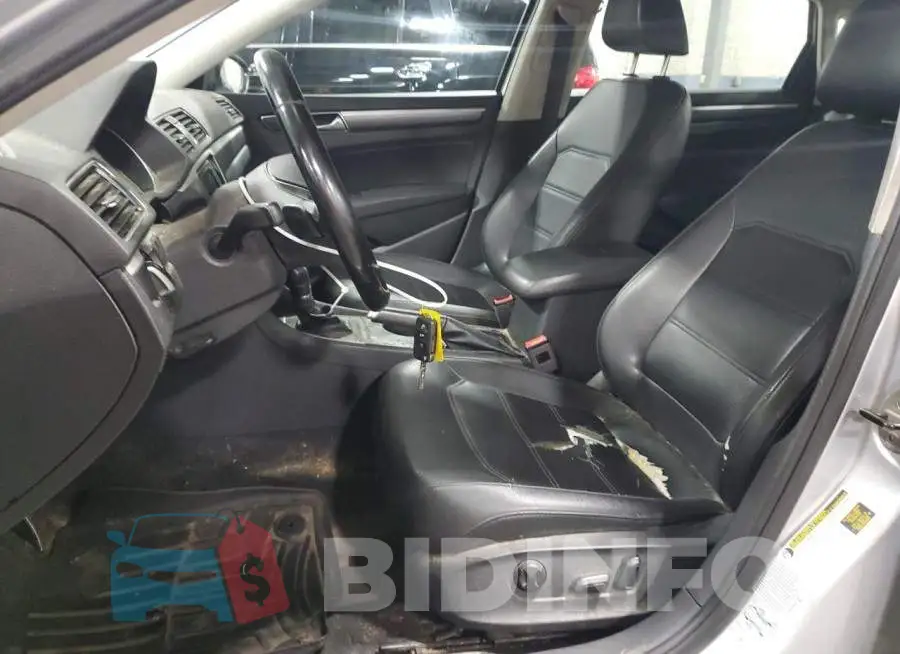 1VWDT7A33HC058783 Photo# 7