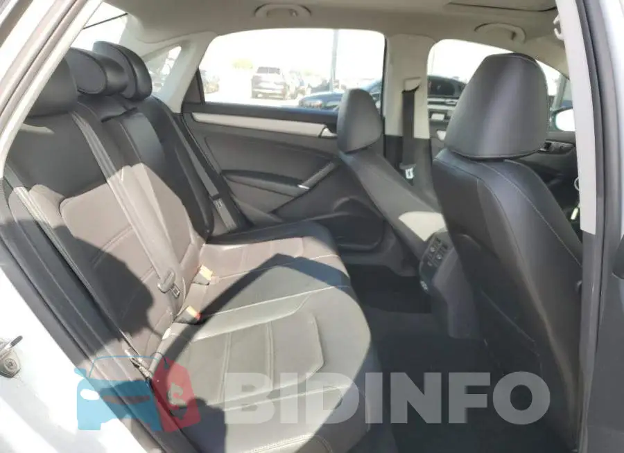 1VWSA7A35MC018793 Photo# 10