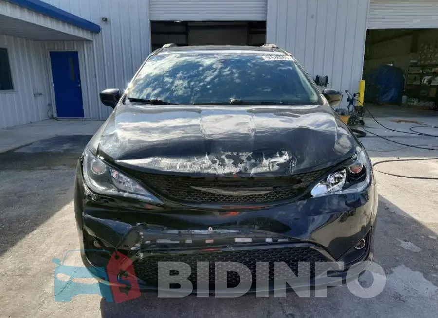 2C4RC1EG8JR252578 Photo# 5