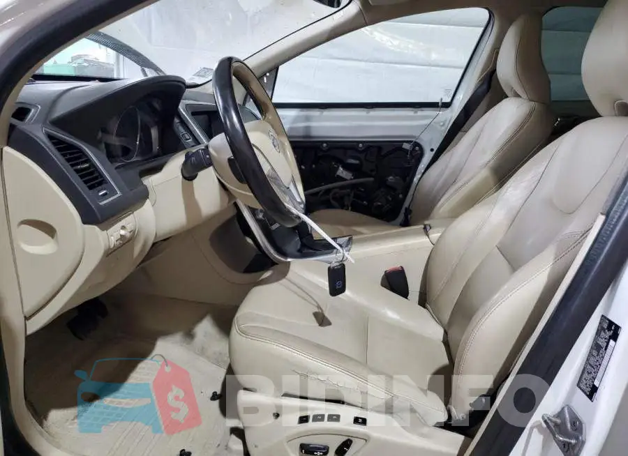 YV4902RM2G2779907 Photo# 7