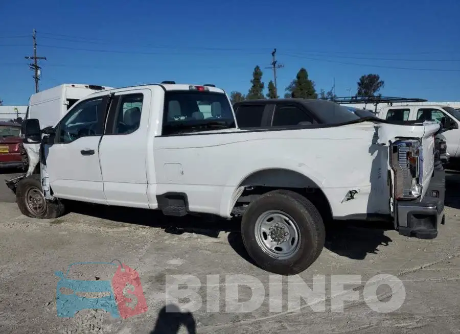 1FT7X2AA6REE73947 Photo# 2