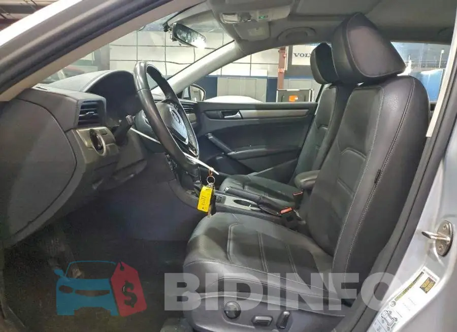 1VWSA7A32MC002745 Photo# 7