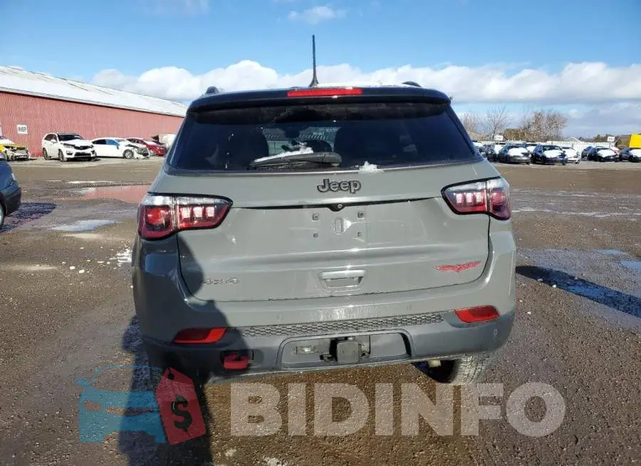 3C4NJDDB9LT125768 Photo# 6