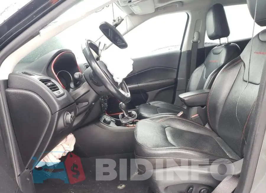 3C4NJDDB9LT125768 Photo# 7