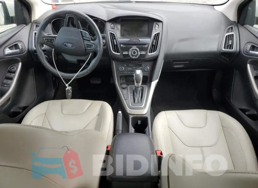 1FADP3J23JL280968 Photo# 8