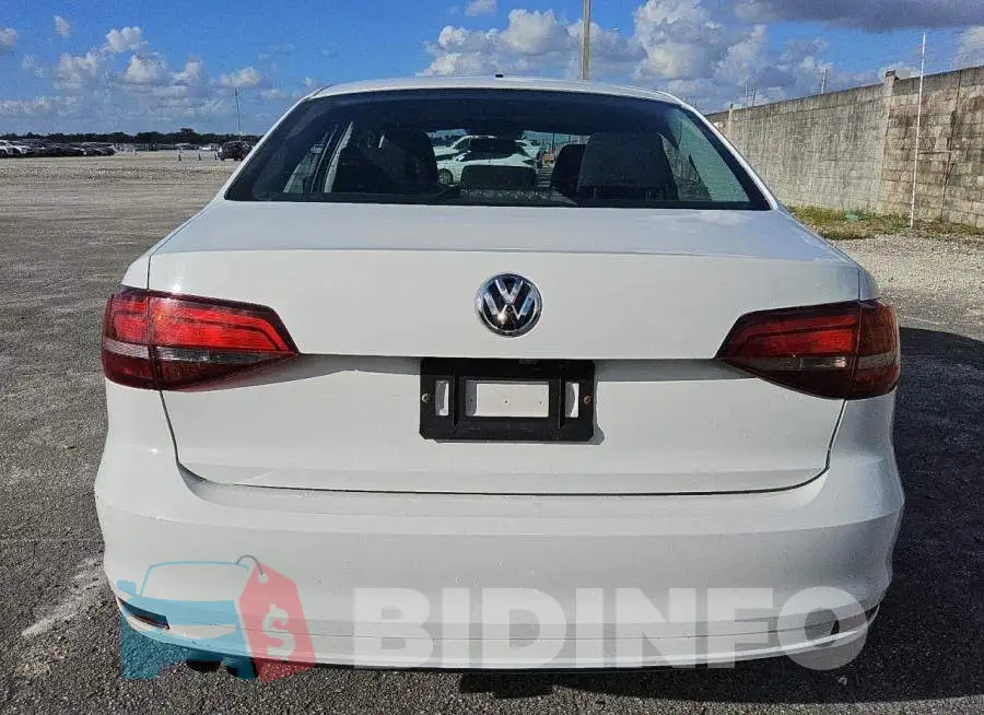 3VW2B7AJ0HM290121 Photo# 6