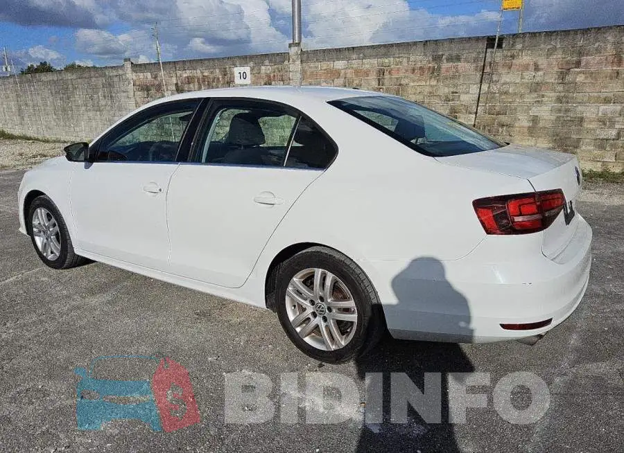 3VW2B7AJ0HM290121 Photo# 2