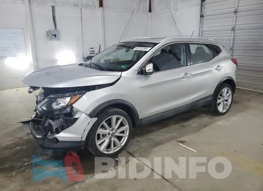 JN1BJ1CRXHW106747 Photo# 1