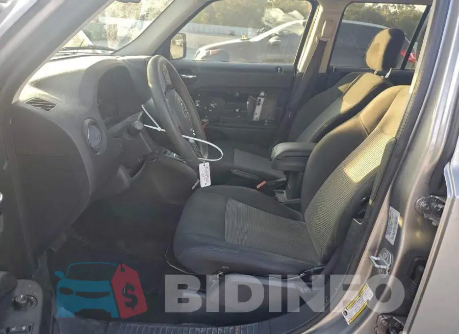 1C4NJPBB2GD765286 Photo# 7