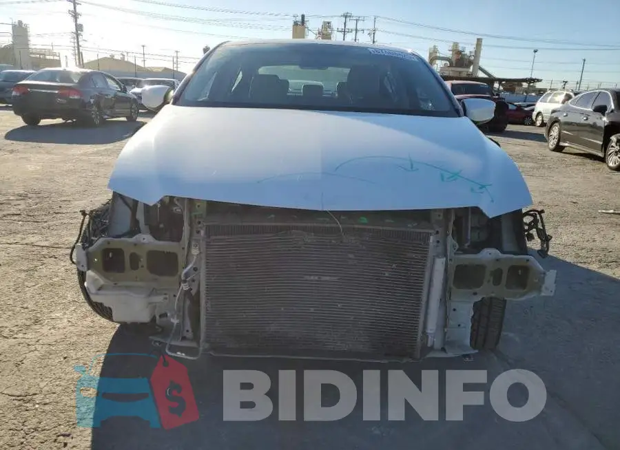 19UDE2F30HA004413 Photo# 5