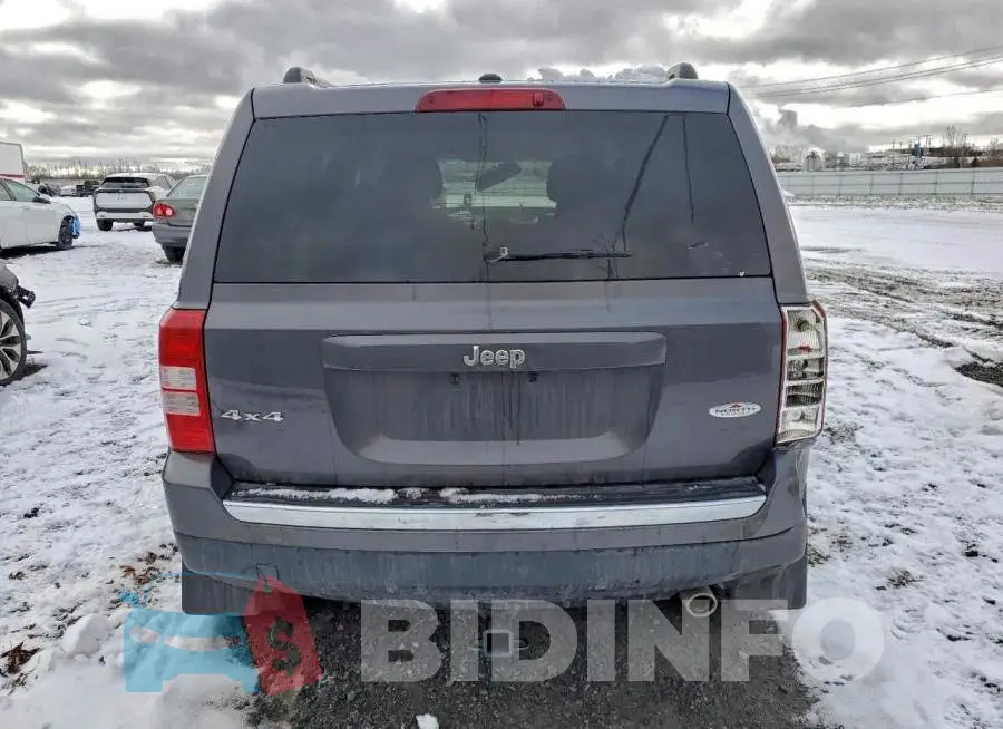 1C4NJRAB5HD136068 Photo# 6