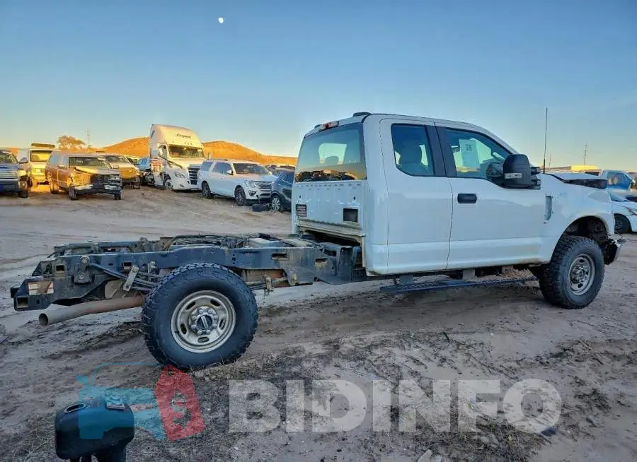 1FT7X2BN5NED45758 Photo# 3