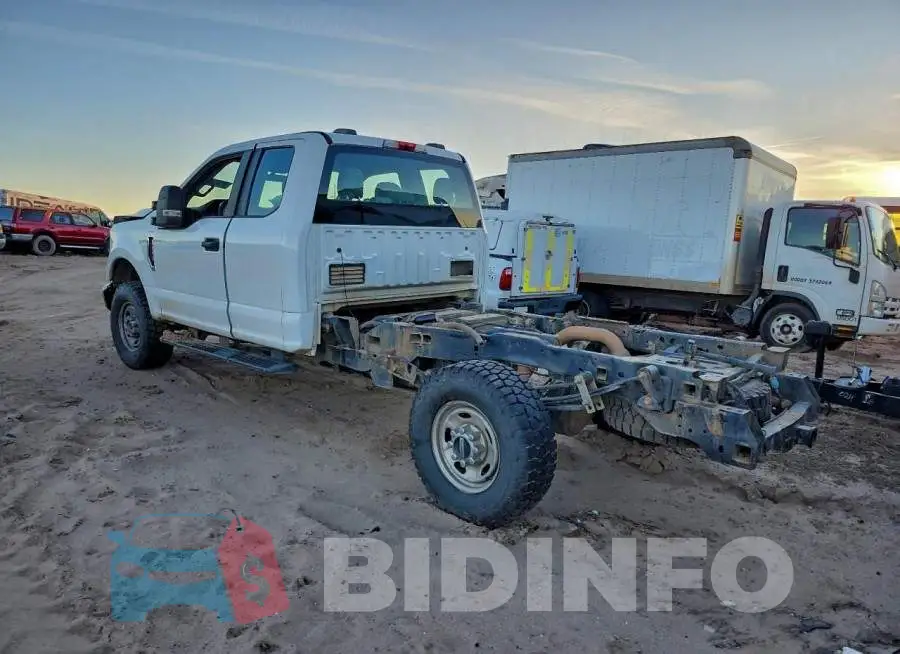 1FT7X2BN5NED45758 Photo# 2