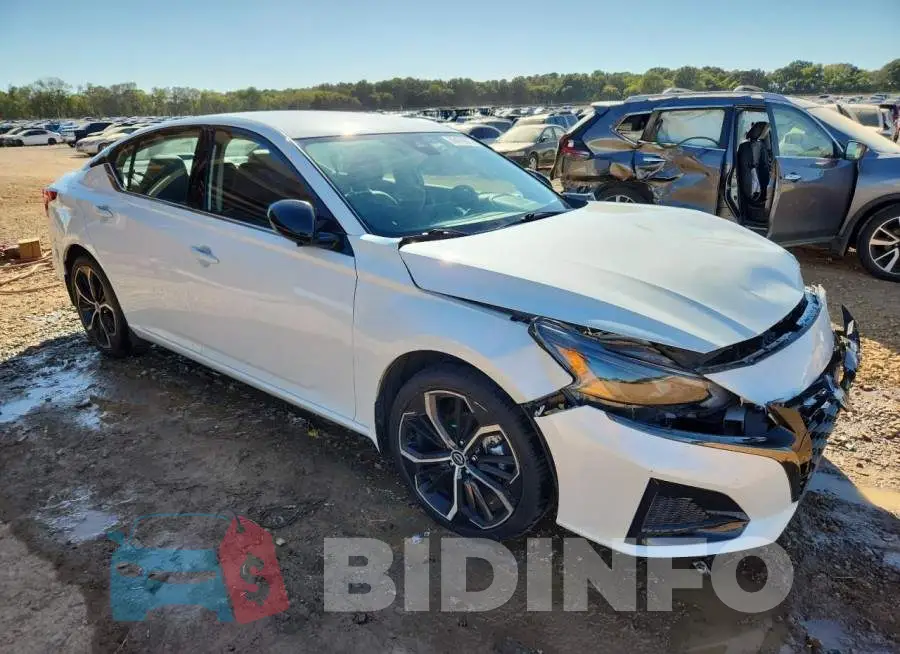 1N4BL4CV1PN349153 Photo# 4