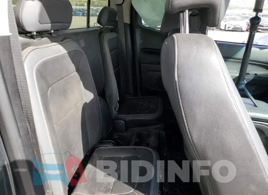 1GCHSDEN8J1178159 Photo# 10