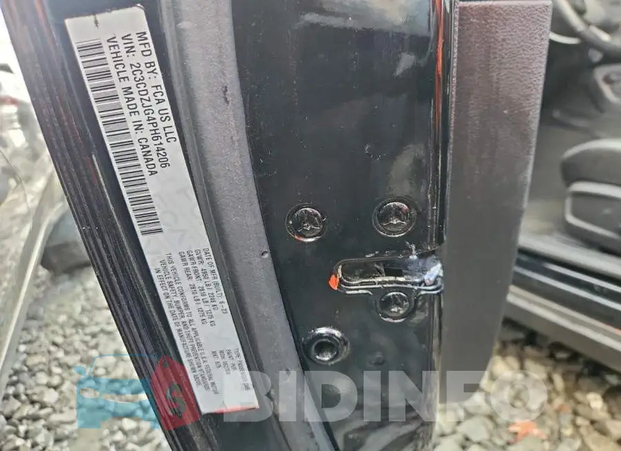 2C3CDZJG4PH614206 Photo# 12