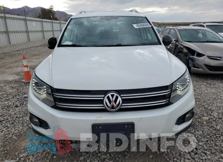 WVGUV7AX0HK011521 Photo# 5