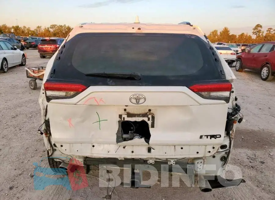 2T3C1RFV6MW122526 Photo# 6