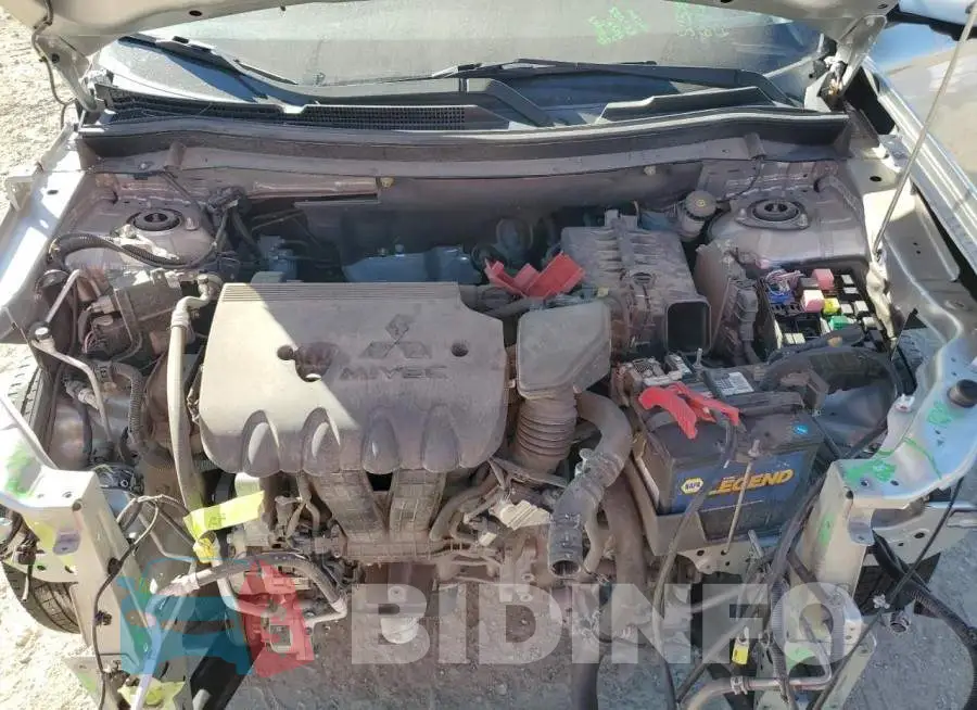 JA4AD3A32JZ010328 Photo# 11