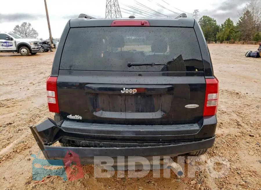 1C4NJPFA1GD792500 Photo# 6