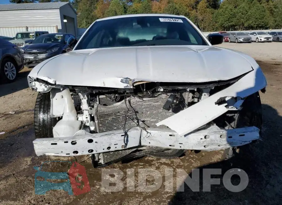 2C3CDXBG8PH647518 Photo# 5