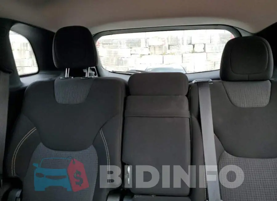 1C4PJLCB2HW559942 Photo# 10