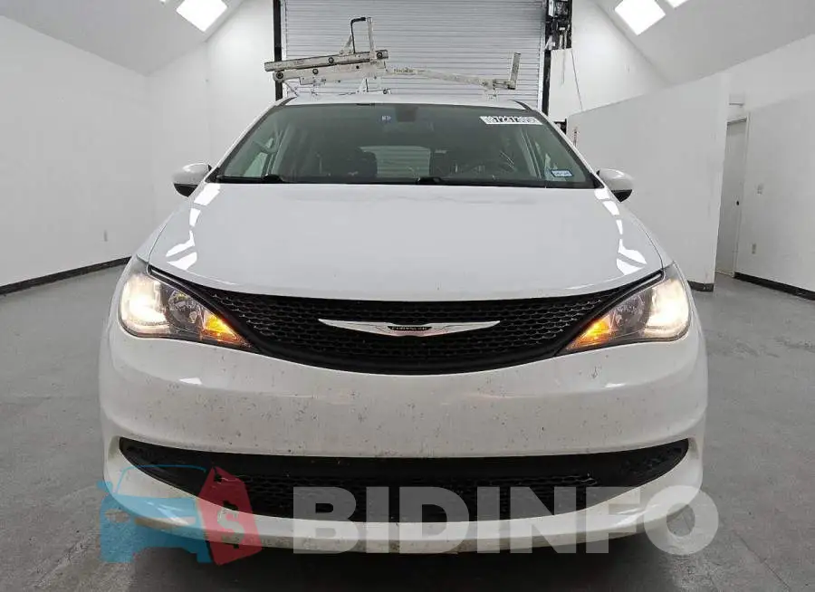 2C4RC1CG9NR153115 Photo# 5