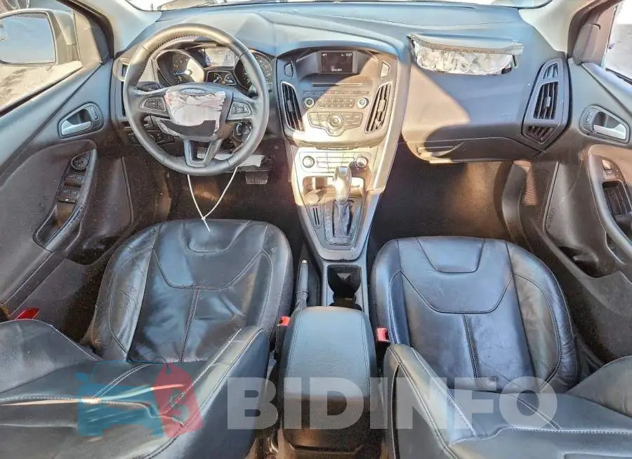 1FADP3F22GL332334 Photo# 8