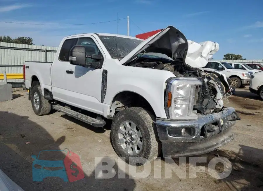 1FT7X2BNXRED32736 Photo# 4