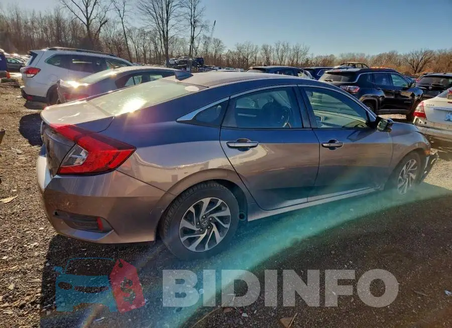 19XFC2F70JE201942 Photo# 3