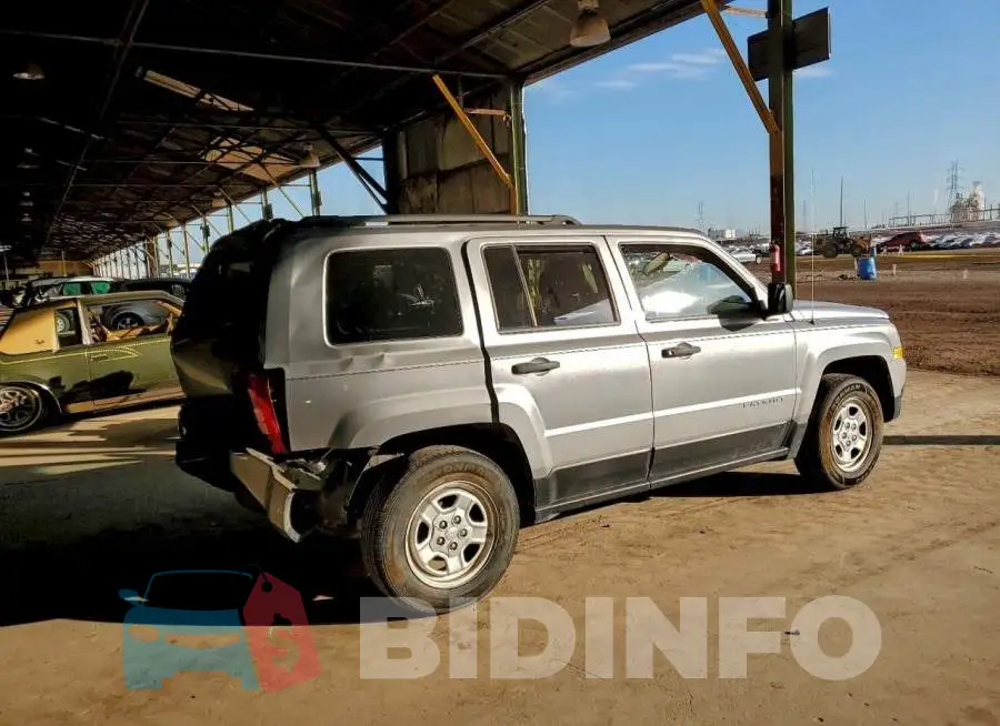 1C4NJPBB1HD158362 Photo# 3