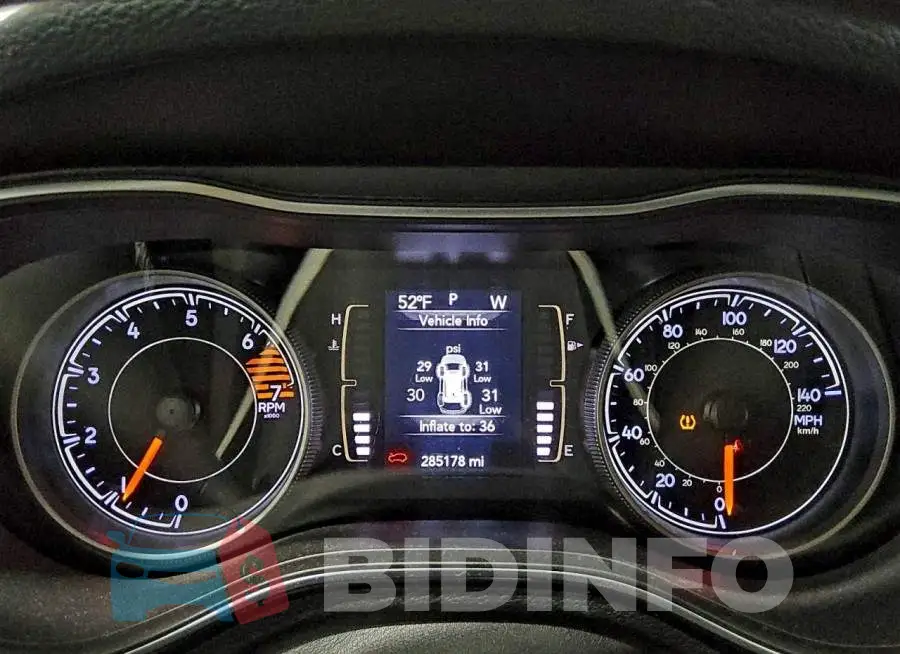 1C4PJLCB6KD232687 Photo# 9