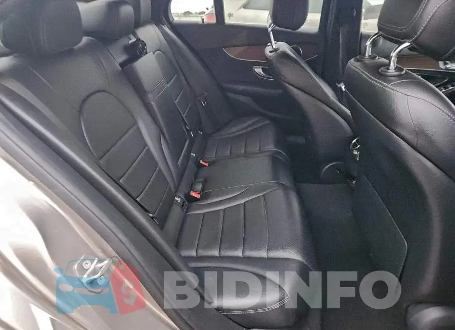 WDDWF8DB8KR461387 Photo# 10