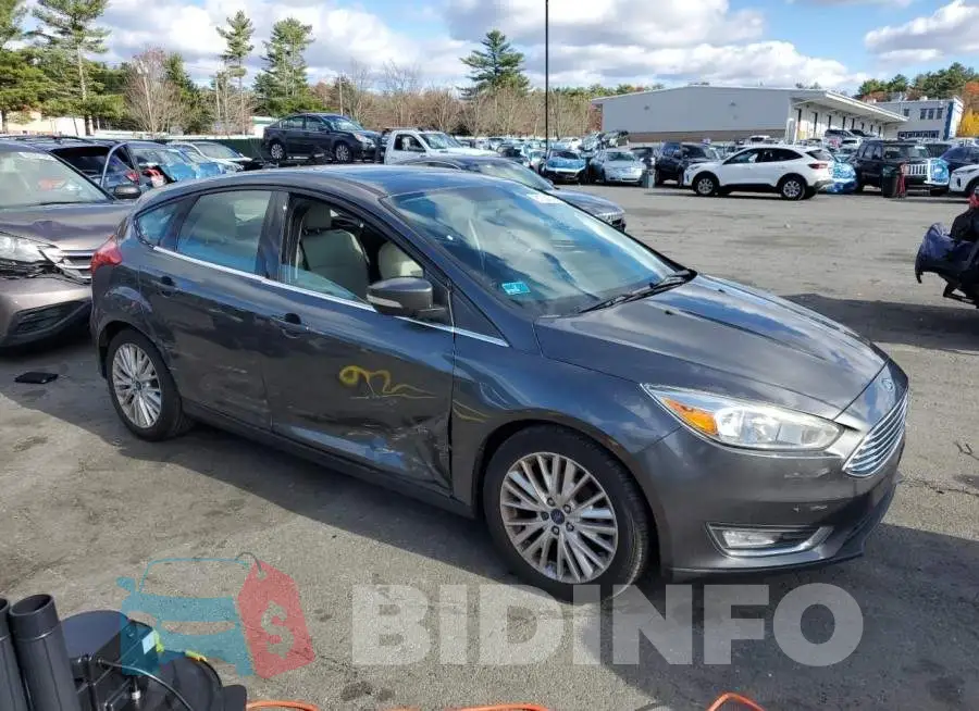 1FADP3N26JL280781 Photo# 4