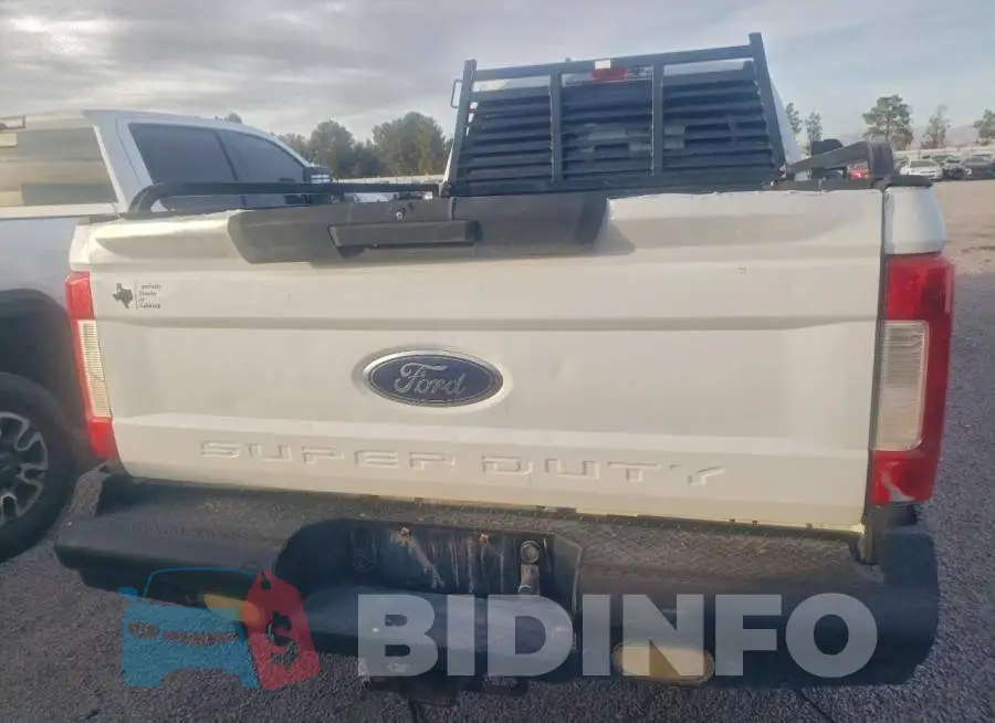 1FT8W3BT0HEF46886 Photo# 6