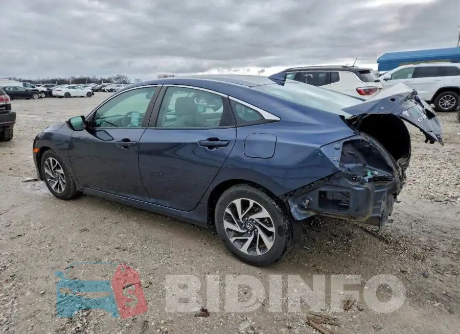 19XFC2F74JE201717 Photo# 2