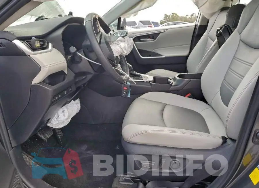 2T3C1RFV6SC320716 Photo# 7