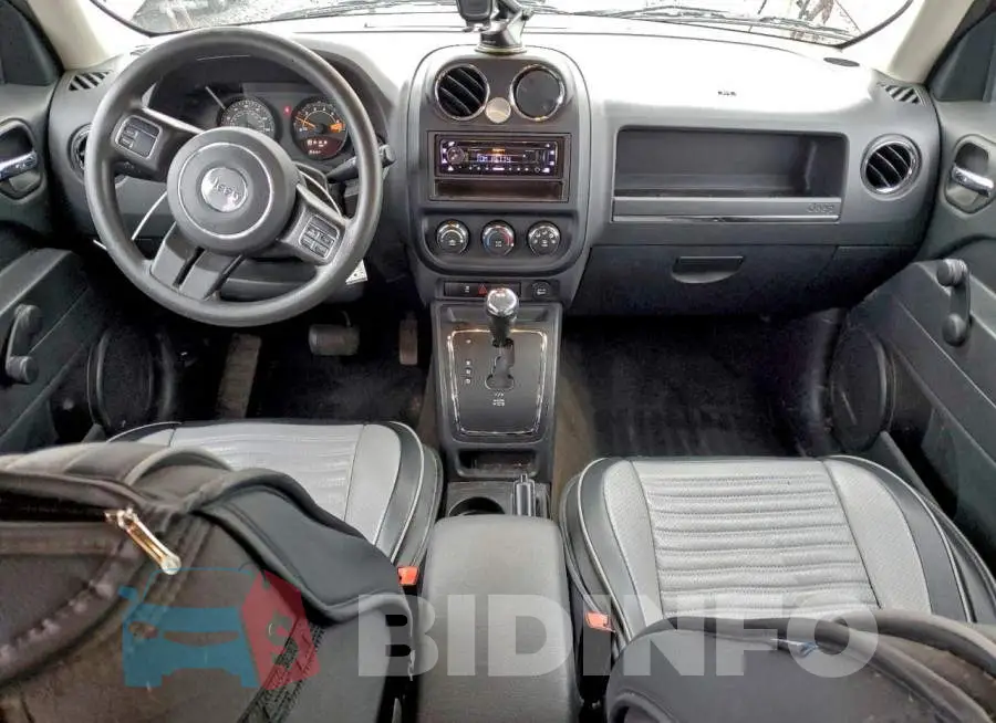 1C4NJRBB3HD155586 Photo# 8