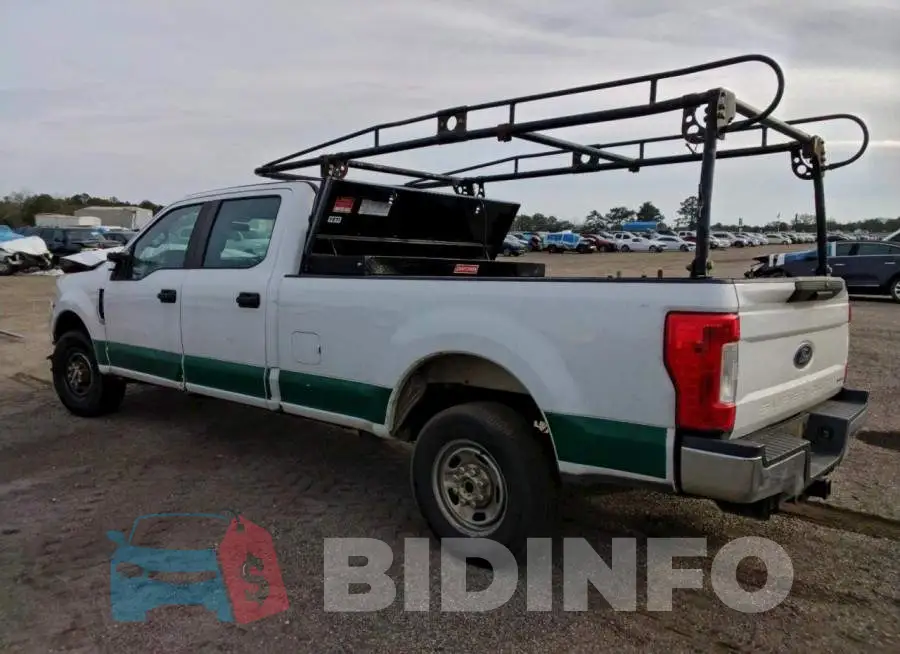 1FT7W2A61JEB41918 Photo# 2