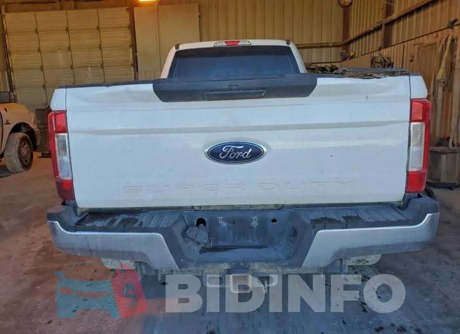 1FT8W3BT1JEB09856 Photo# 6