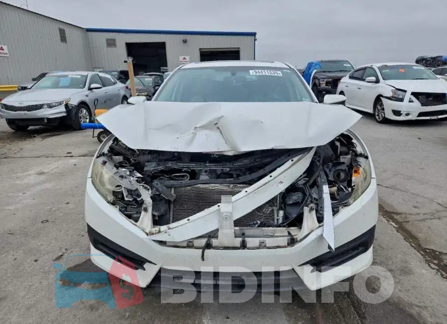 19XFC2F72GE044813 Photo# 5