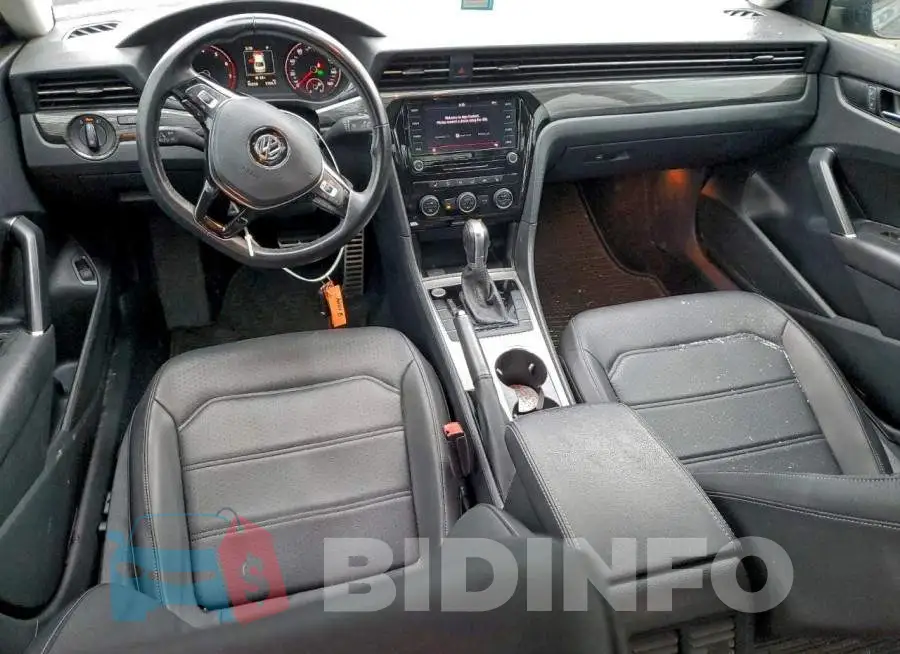 1VWMA7A32LC014207 Photo# 8