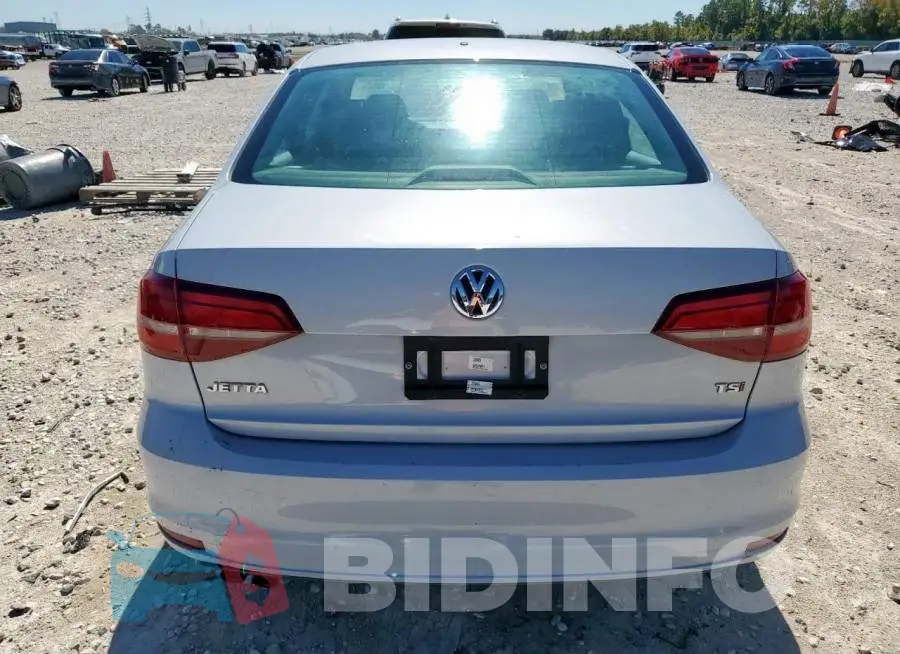 3VW2B7AJ5JM208034 Photo# 6
