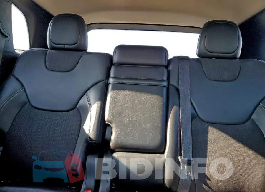 1C4PJLLB4JD622735 Photo# 10