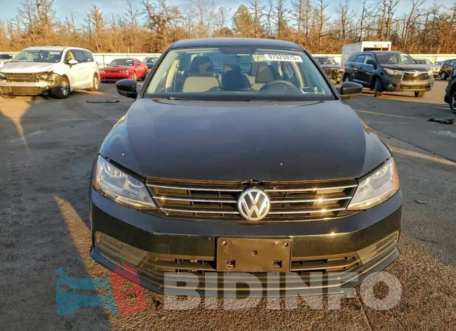 3VW167AJXHM394986 Photo# 5