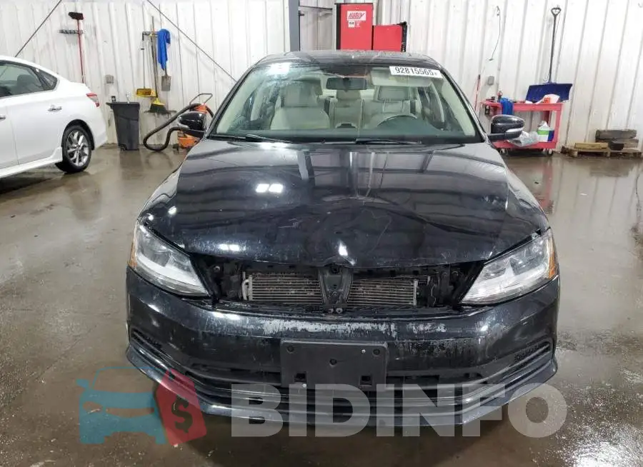 3VWB67AJ5HM275747 Photo# 5