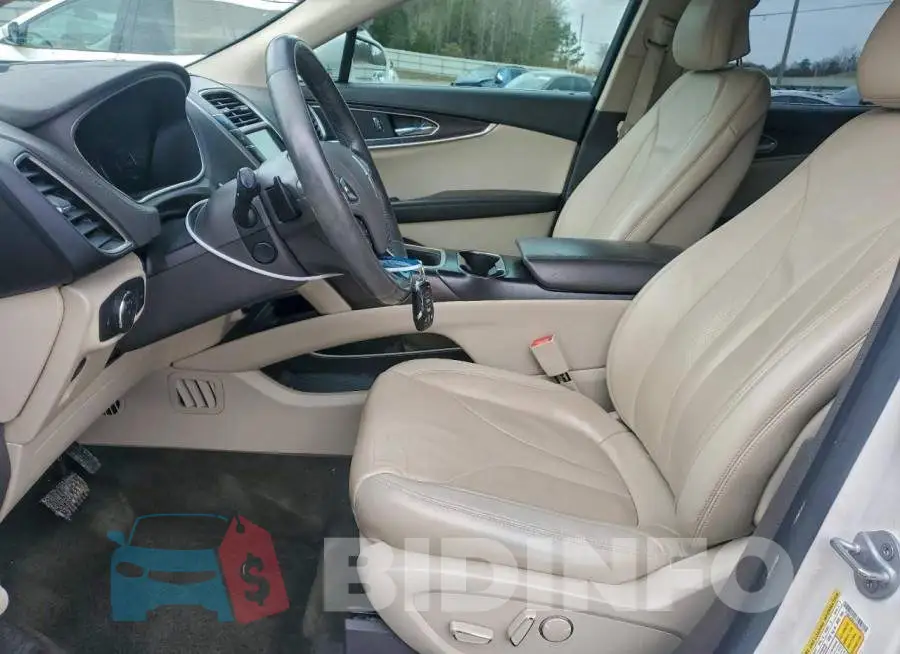 2LMPJ6KR3HBL50811 Photo# 7
