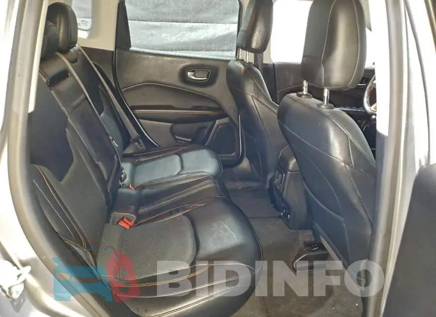 3C4NJDCB9HT636096 Photo# 11