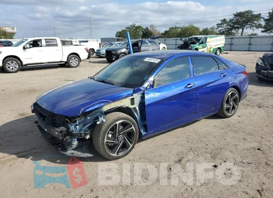 KMHLR4AF1PU583612 Photo# 1