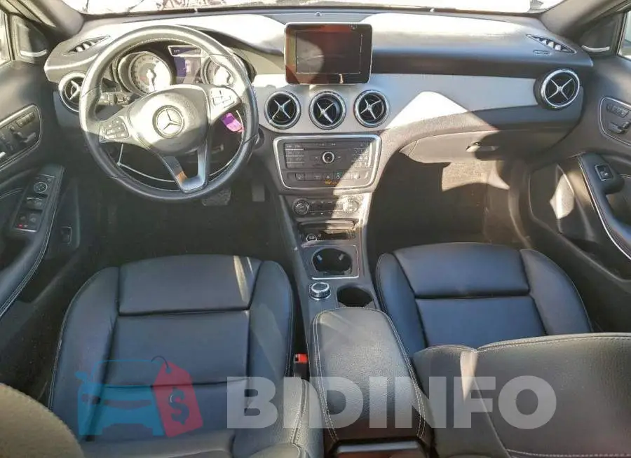 WDCTG4EBXHJ337835 Photo# 8